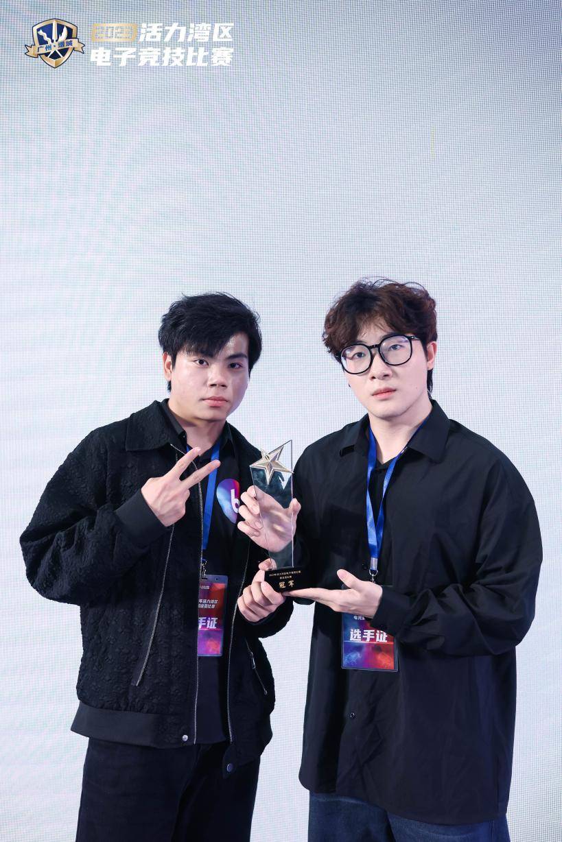 张钰祺(左)和陈正天 张钰祺(左)和陈正天