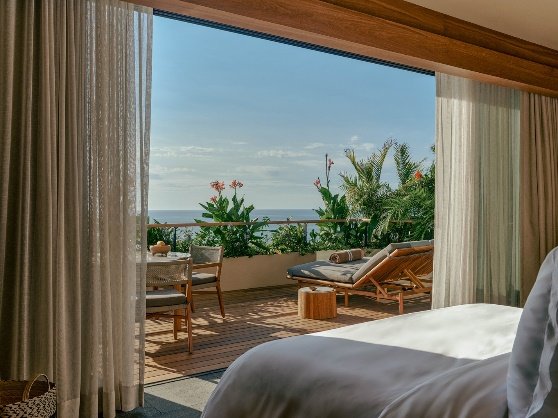 A room with a view of the ocean
AI-generated content may be incorrect.